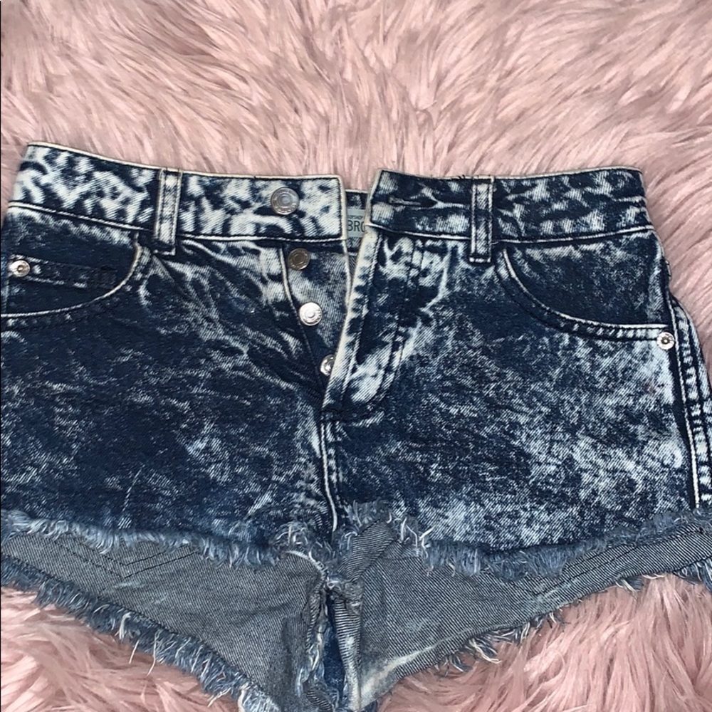 top shop acid wash denim shorts fits like a size 2